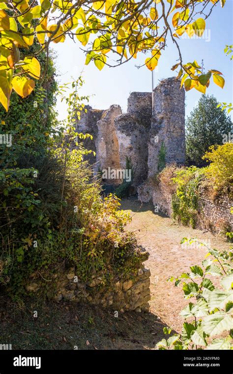 fBungay Castle, Bungay, Suffolk, UK Stock Photo - Alamy