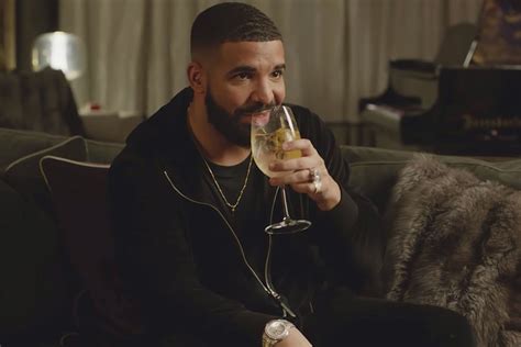 Drake's Best Part of His ’Fit Isn't a Chain, It's a Wine Glass - XXL