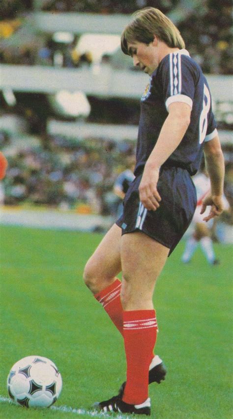 Kenny Dalglish Scotland 1980 🏴󠁧󠁢󠁳󠁣󠁴󠁿 | Kenny dalglish, Kicks, Scotland