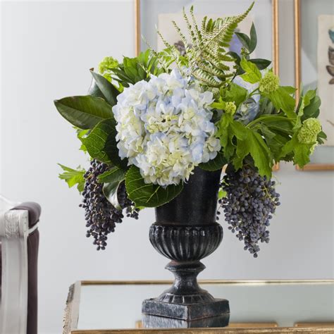 Our Favorite Hydrangea Arrangements | Flower Magazine