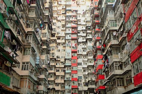 Hong Kong "coffin homes," 1 of 2 : r/UrbanHell