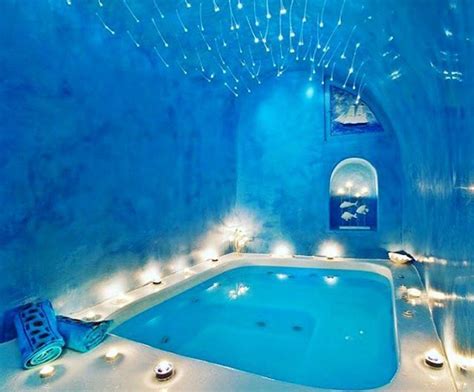 Epic Cave Hotel! 😱 Santorini, Greece via🌟 @getsnaptravel 🌟 Check them out for amazing travel ...