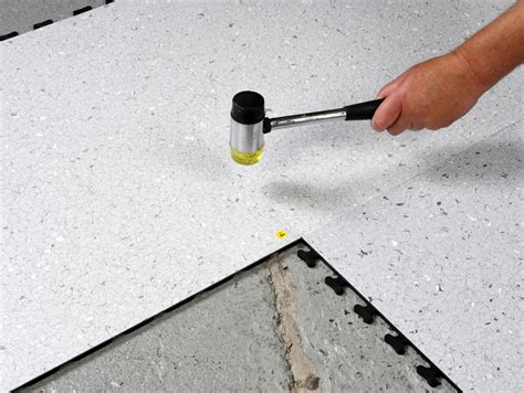 NeoStat® VXI Conductive Vinyl Interlocking ESD Floor Tiles