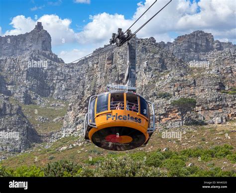 Cape town table mountain cable car hi-res stock photography and images ...