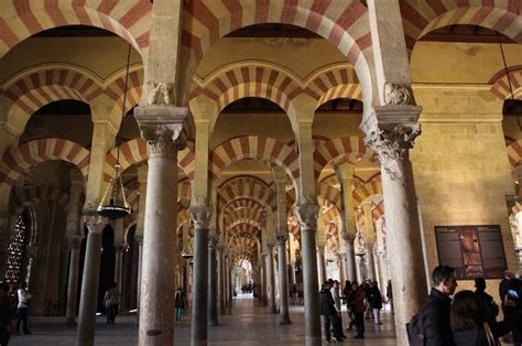 Arsitektur Masjid Córdoba: Simbolisme Islam-Kristen di Spanyol ...