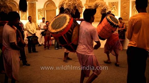 Dancing to the Dhak: Kolkata Durga puja - YouTube