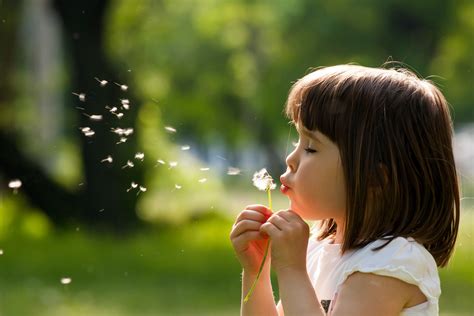 Pollen - girl blowing dandelion-min - Better Food