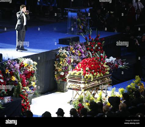 Michael Jackson Memorial Service Stock Photo - Alamy