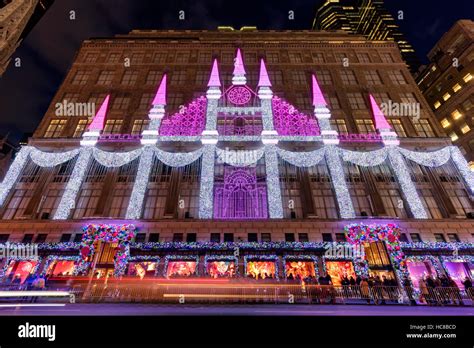 Saks Fifth Avenue New York Christmas Light Show Images 2024 - Berget ...