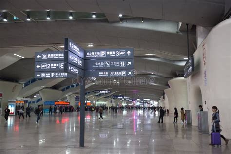 Guangzhou South Railway Station Editorial Stock Photo - Image of train, architecture: 106711643