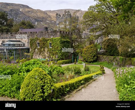 Ireland, Donegal, Glenveagh national park, view to Glenveagh-Castle ...