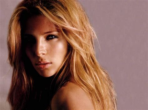 Beautiful Spanish women - Elsa Pataky