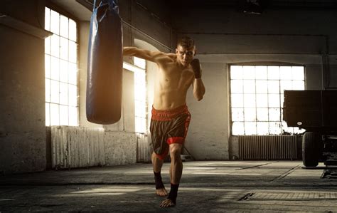 The 5 Best Heavy Bag Workouts for Beginners - Steel Supplements