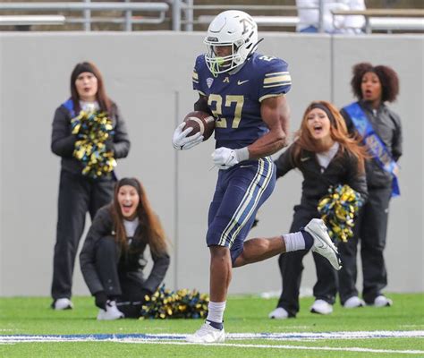 Akron Zips football season ends in thud with loss to Ohio