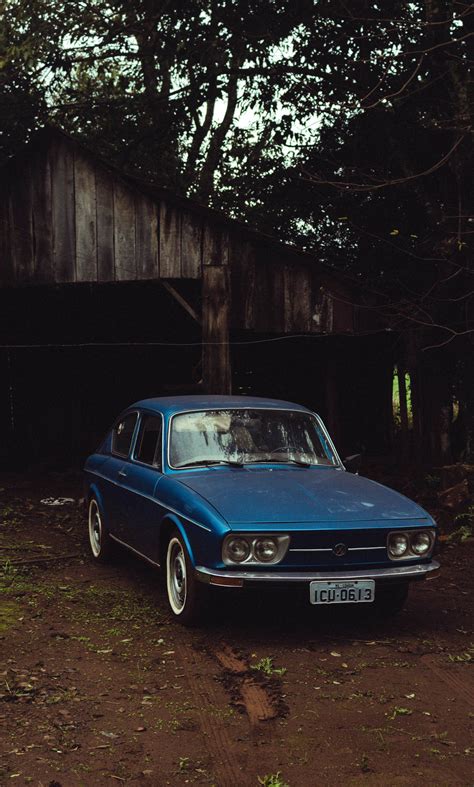 Download Vintage 90's Blue Car Aesthetic Wallpaper | Wallpapers.com