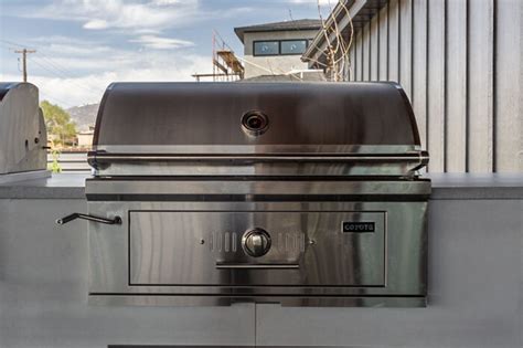 Built In Charcoal Grill: Shopper's Guide, Ideas, & 6 Best Options of 2024