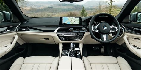 BMW 5 Series Interior & Infotainment | carwow