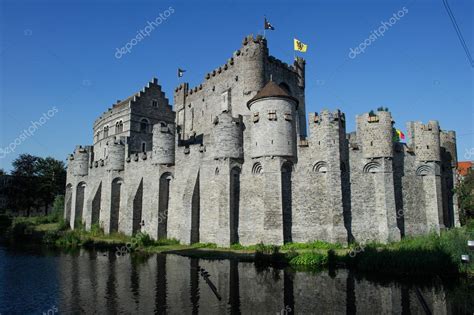 Medieval castle in Ghent, Belgium — Stock Photo © lcagiao #89098086