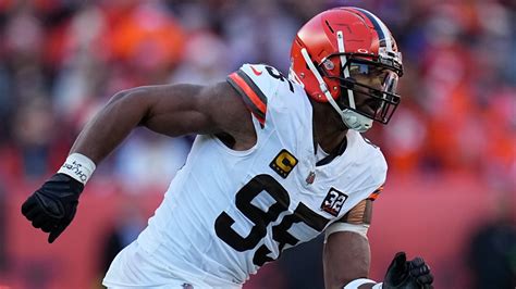 Browns' Myles Garrett named Defensive Player of the Year by PFWA | wkyc.com