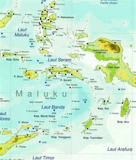 Maluku Tourism: Maluku (Moluccas) - a region of thousand island