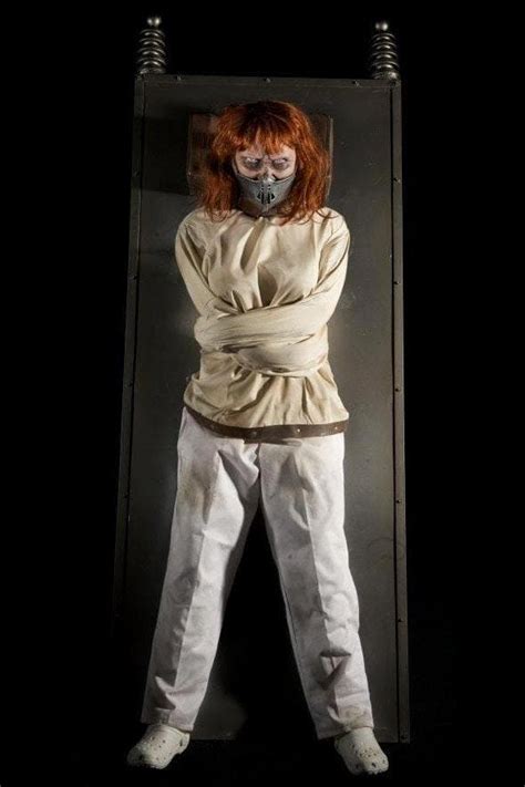 "Crazy Kristen" Halloween Animatronic | The Horror Dome