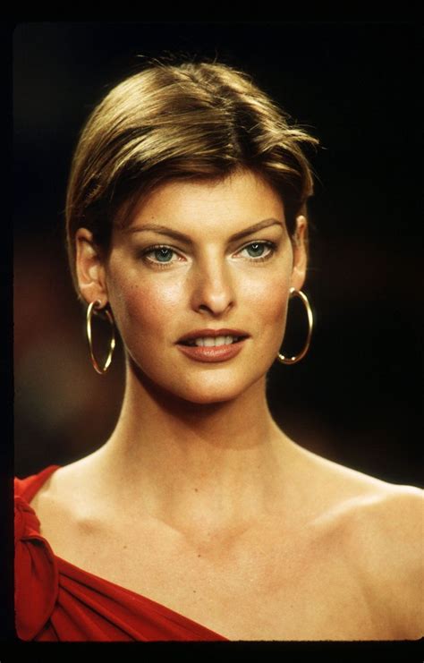 The Best Linda Evangelista Hairstyles Over the Years | Linda evangelista, Short hair styles, Bob ...