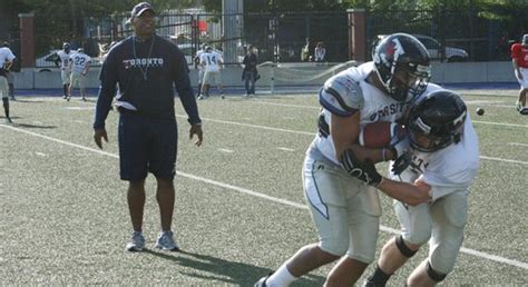 U of T Varsity Blues football making strides | The Toronto Observer