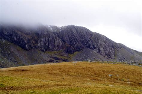 Hiking Mt Snowdon in Winter - The Aussie Flashpacker