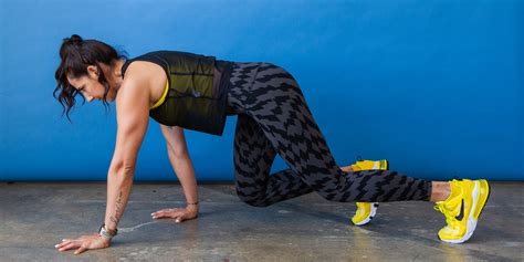 Bear Crawl Exercise: How to Do the Core Move So You Could Fire Up Every Part of Your Abs | SELF