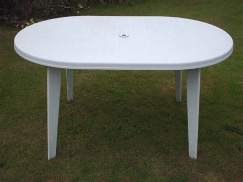 White Plastic Garden Table | in Woodford Halse, Northamptonshire | Gumtree