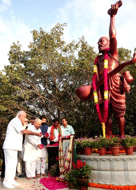 Karnataka CM pays tributes to Kanaka Dasa on Kanakadasa Jayanthi