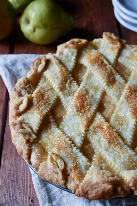 Perfect Spice Pear Pie - Avi Pie