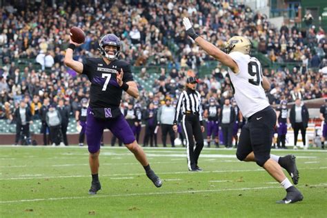 The Daily Northwestern | Football: Northwestern hopes to tie records ...