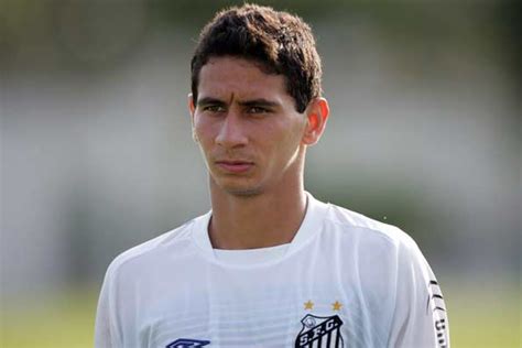 Sanford's Soccer Net: Brazil's Paulo Henrique Ganso feels weight of expectation at Santos