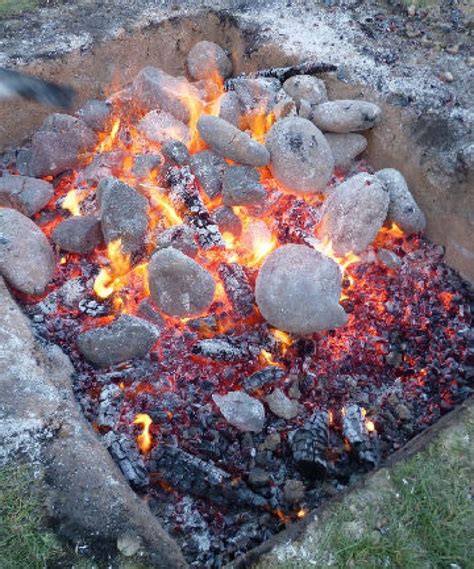 How To Make a Traditional Maori Hangi - Life in New Zealand | Maori ...