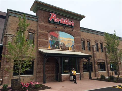 Portillo’s - 26 Photos & 11 Reviews - Hot Dogs - 520 West Taylor St - Chicago, IL, United States ...