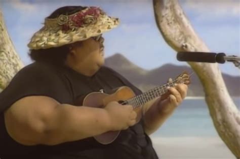 'Somewhere Over the Rainbow' by Israel Kamakawiwoʻole Reaches 1 Billion ...