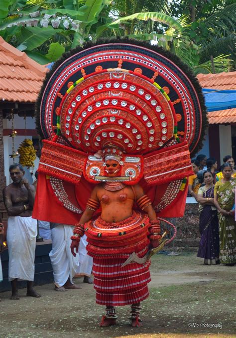 Theyyam Narikode, Kannur, #Kerala Arte Tribal, Tribal Mask, We Are The World, People Around The ...