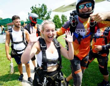 Skydiving Weight Limit, Minimum Age & Other Skydiving Requirements