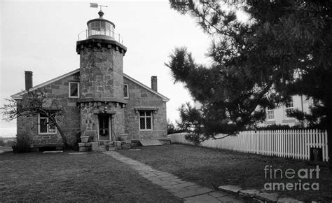 Stonington Lighthouse Ct Photograph by Skip Willits - Fine Art America