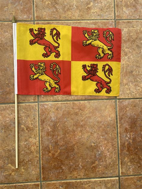 Owain Glyndwr Large Hand flag - World Flag Shop