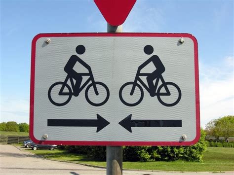 Funny Road Signs Worth Slowing Down For | Reader's Digest