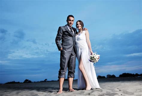 romantic beach wedding at sunset 12655446 Stock Photo at Vecteezy