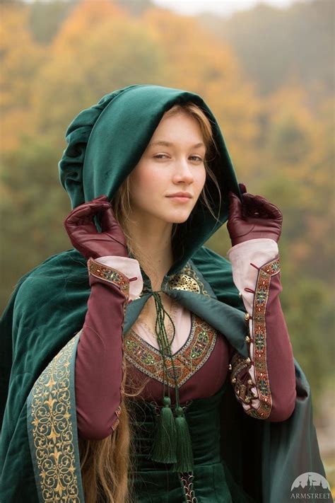 Preciosa | Renaissance fashion, Medieval clothing, Medieval fashion