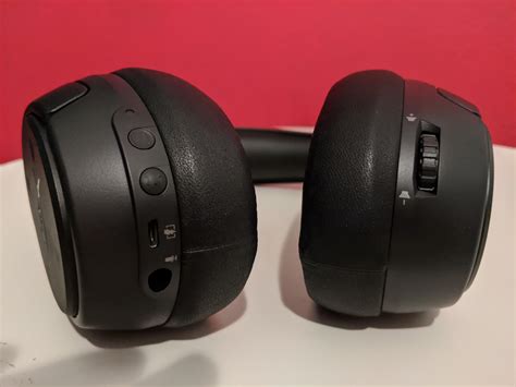 HyperX Cloud Flight S review: An improvement, even if Qi charging still ...