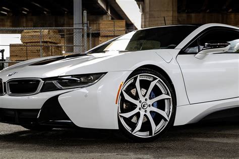 Crystal White BMW i8 Gets Forgiato Wheels, Turns into Bruiser - autoevolution