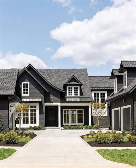 15 Chic Black Houses - All-Black Exteriors For Your Next Repaint ...