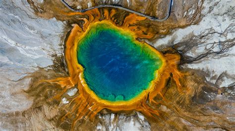 Aerial view of the Grand Prismatic Hot Spring in Yellowstone ...