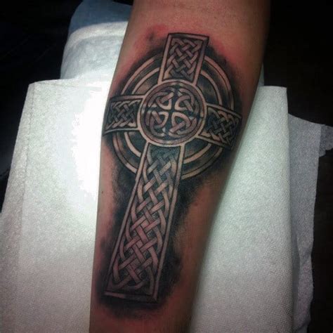 Discover 73+ celtic cross tattoos small best - in.cdgdbentre