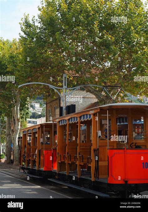 zug port de Soller, tram Soller Stock Photo - Alamy